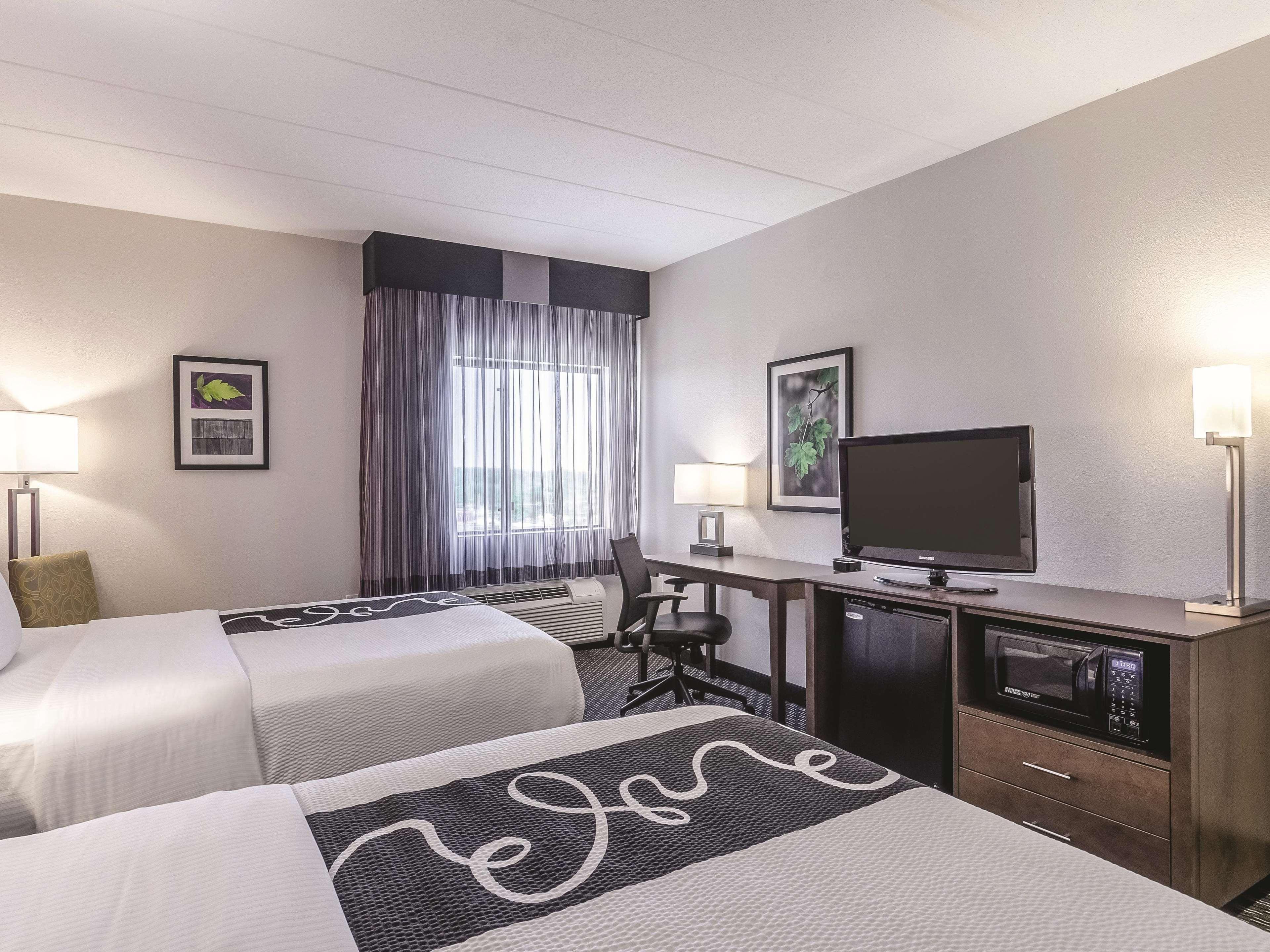Отель La Quinta By Wyndham Warwick Providence Airport Экстерьер фото