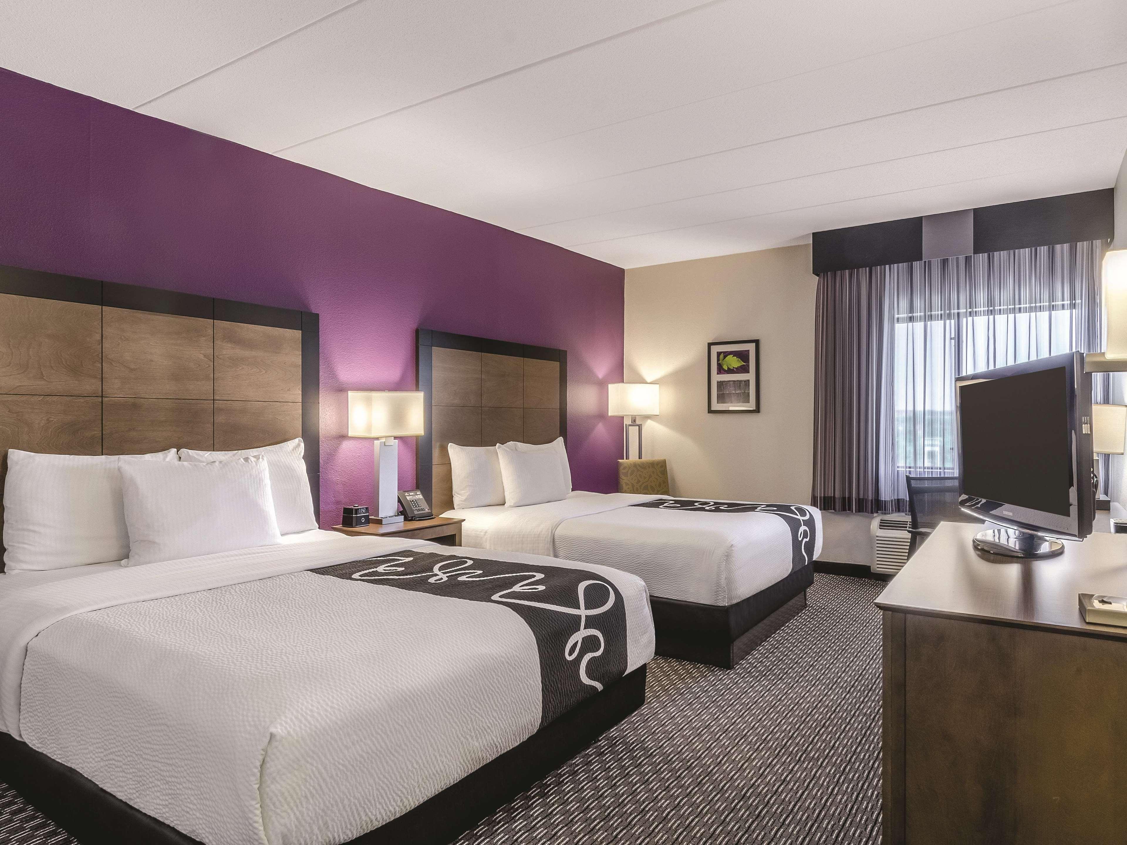 Отель La Quinta By Wyndham Warwick Providence Airport Экстерьер фото