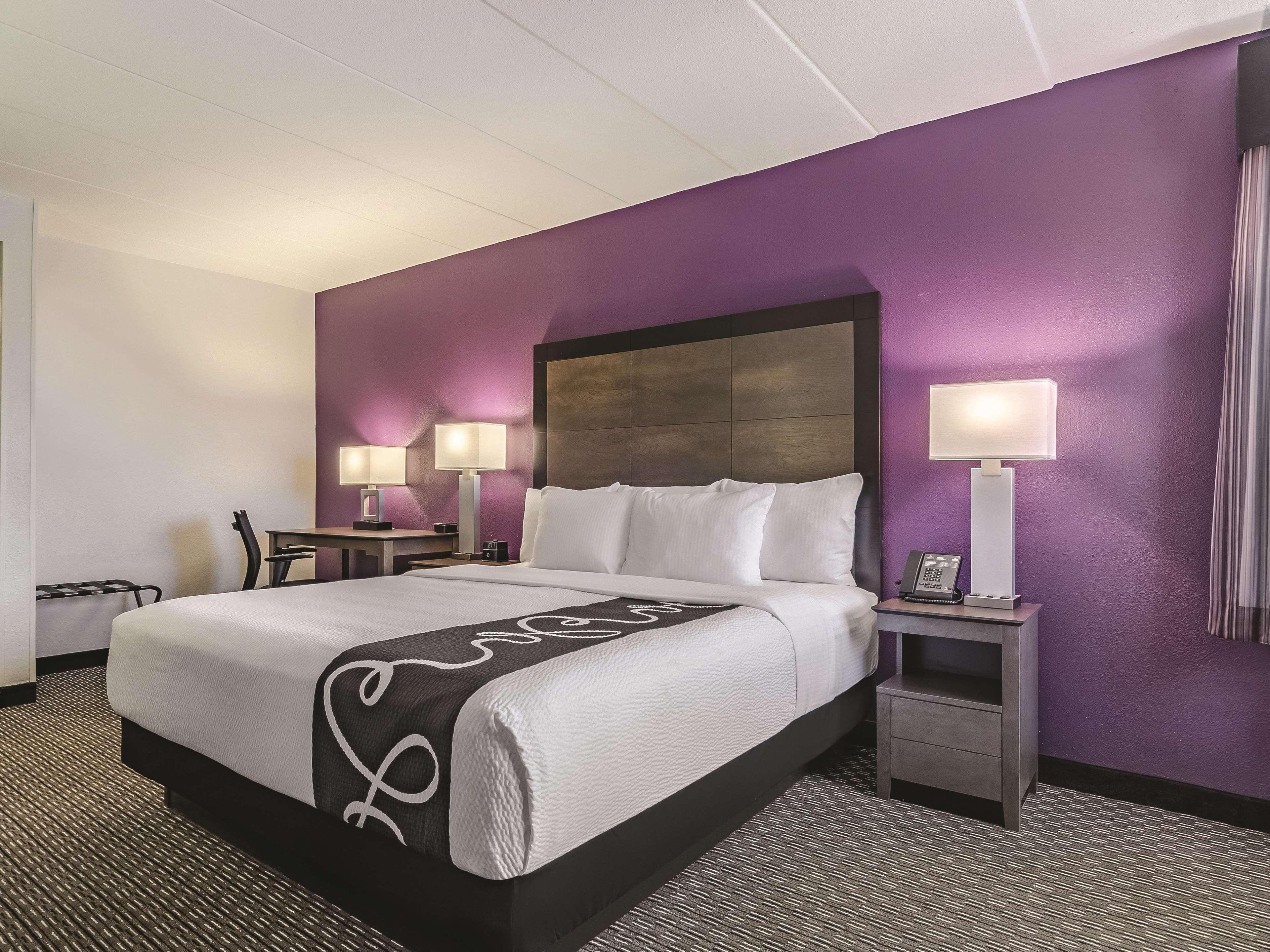 Отель La Quinta By Wyndham Warwick Providence Airport Экстерьер фото