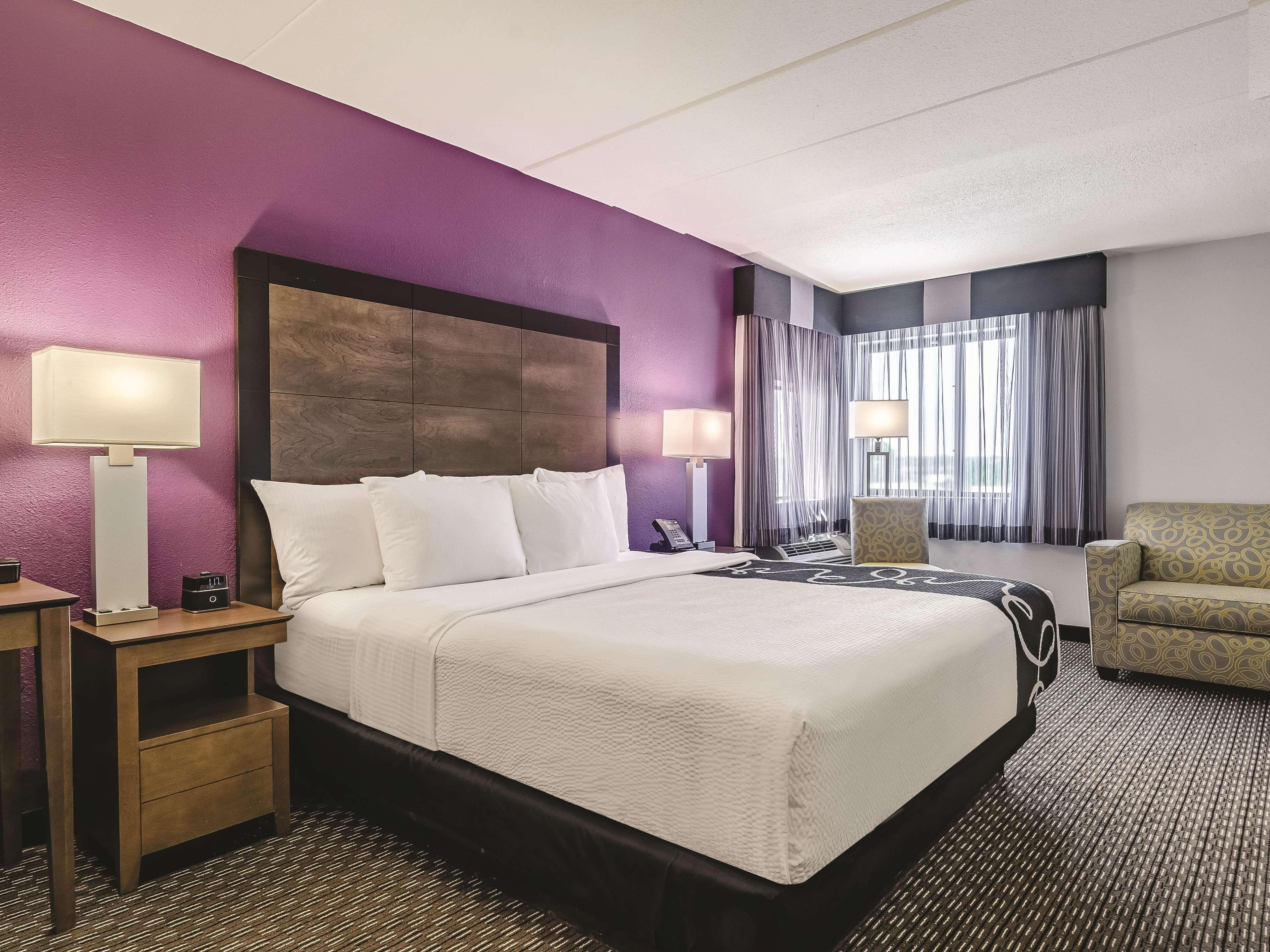 Отель La Quinta By Wyndham Warwick Providence Airport Экстерьер фото