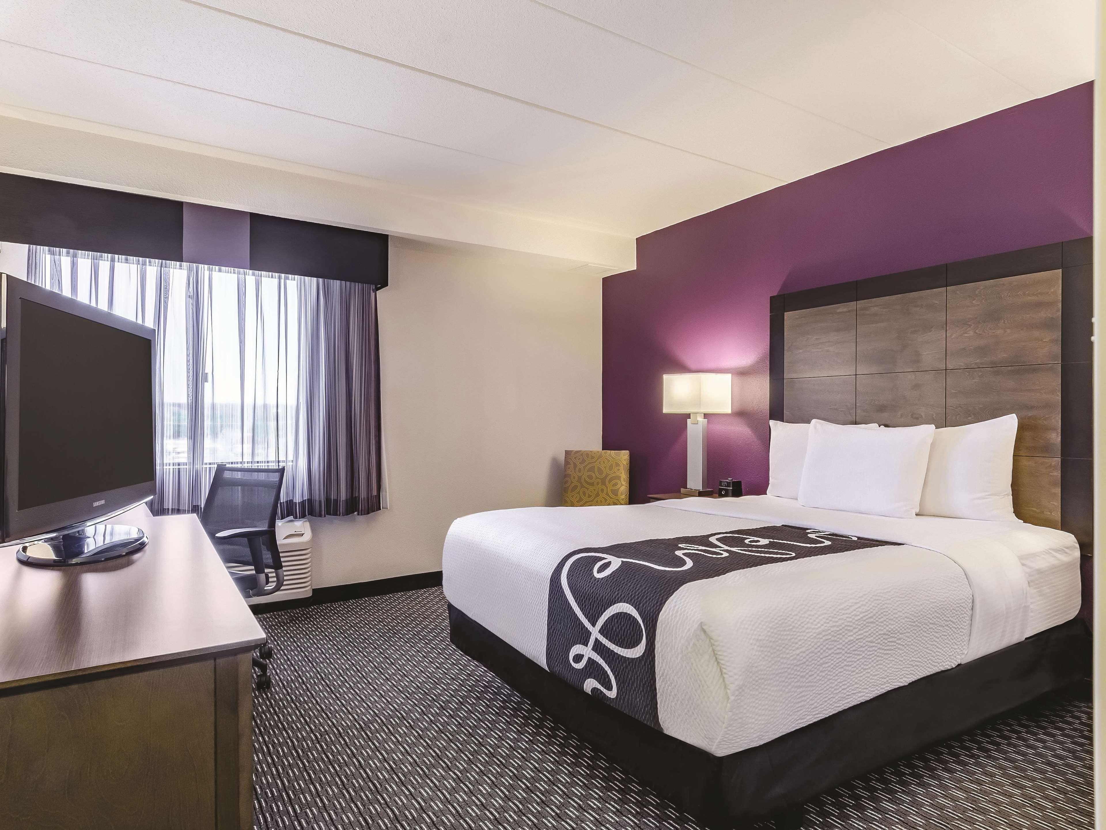 Отель La Quinta By Wyndham Warwick Providence Airport Экстерьер фото