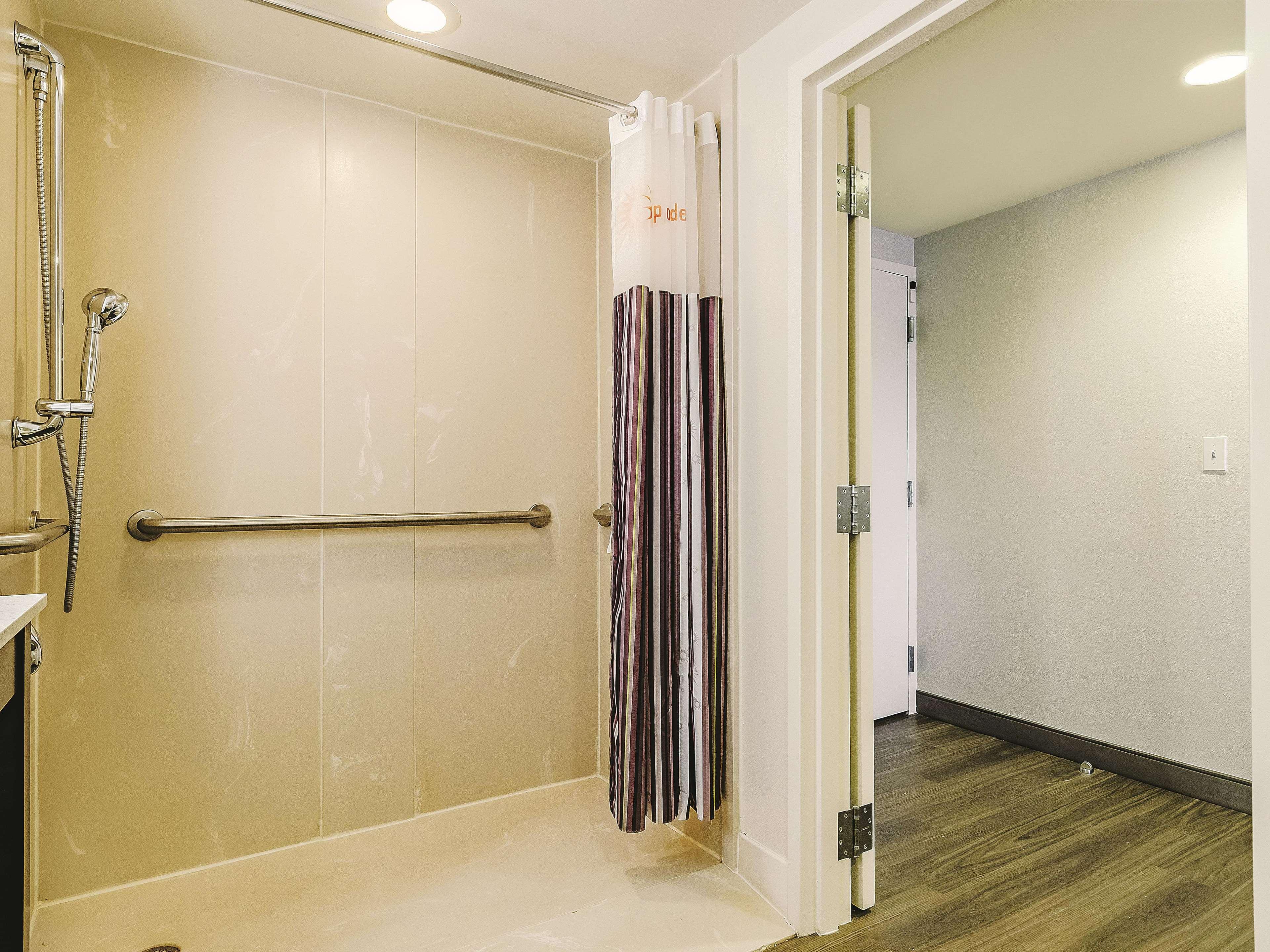 Отель La Quinta By Wyndham Warwick Providence Airport Экстерьер фото