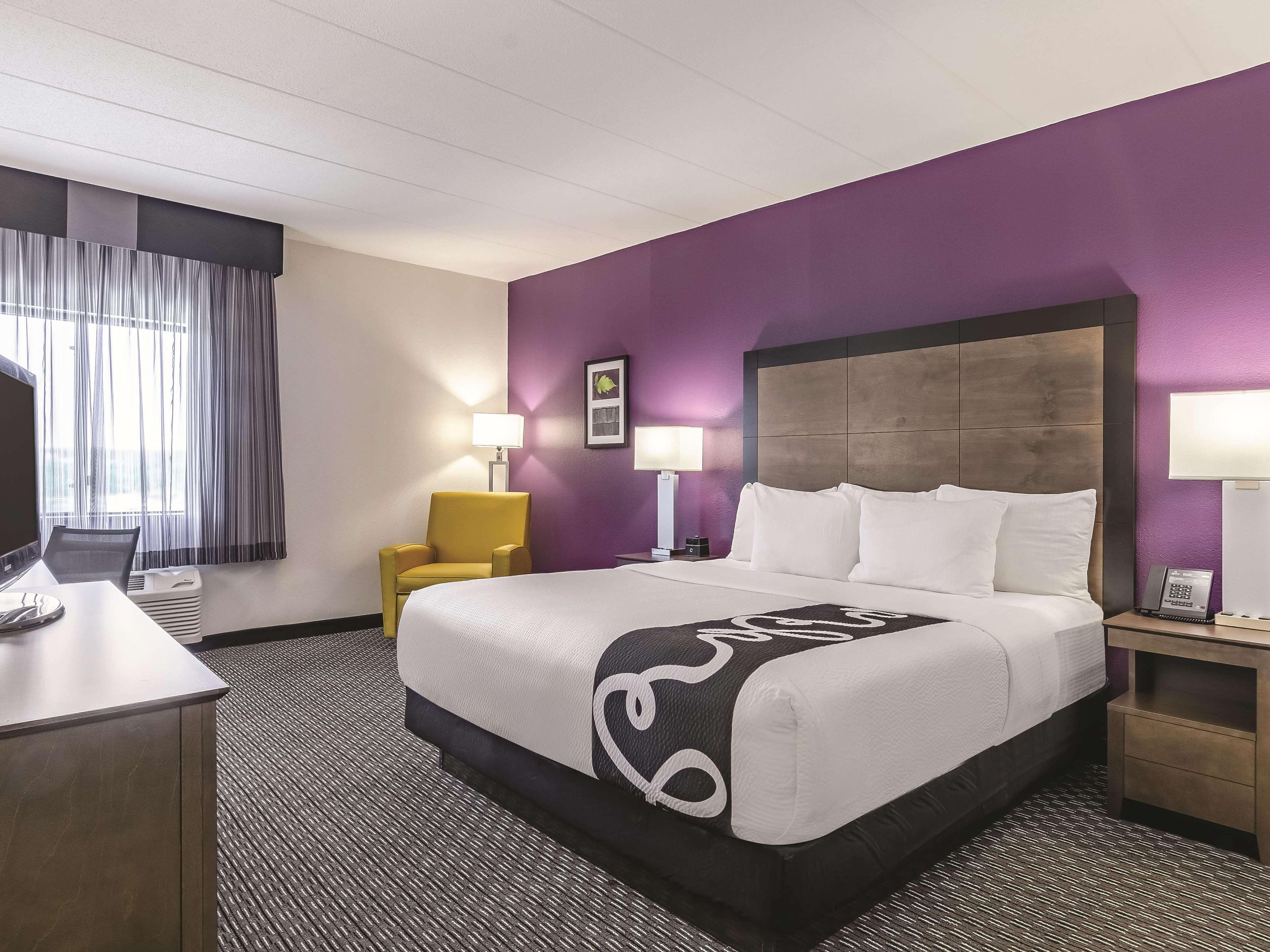 Отель La Quinta By Wyndham Warwick Providence Airport Экстерьер фото