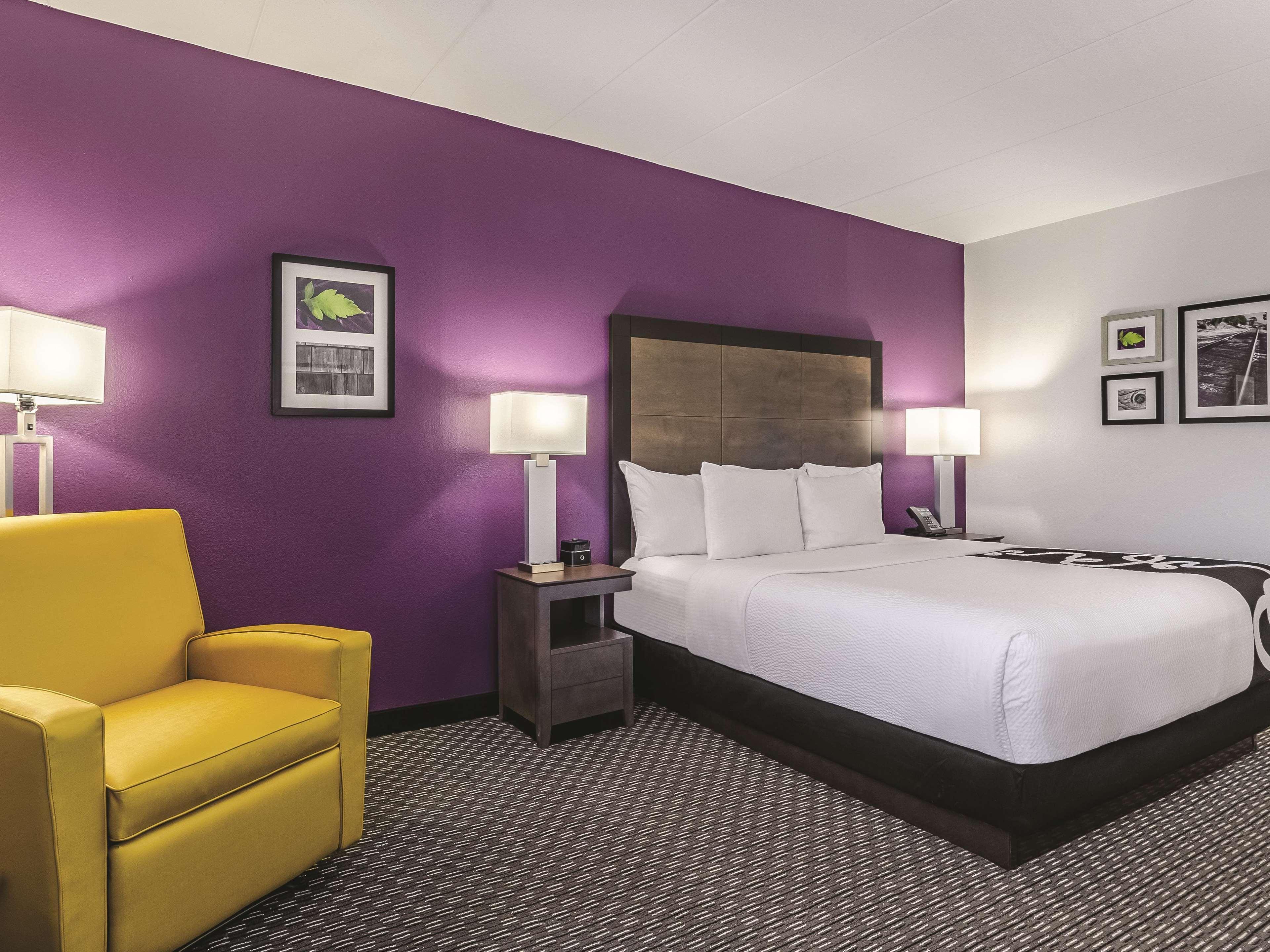 Отель La Quinta By Wyndham Warwick Providence Airport Экстерьер фото