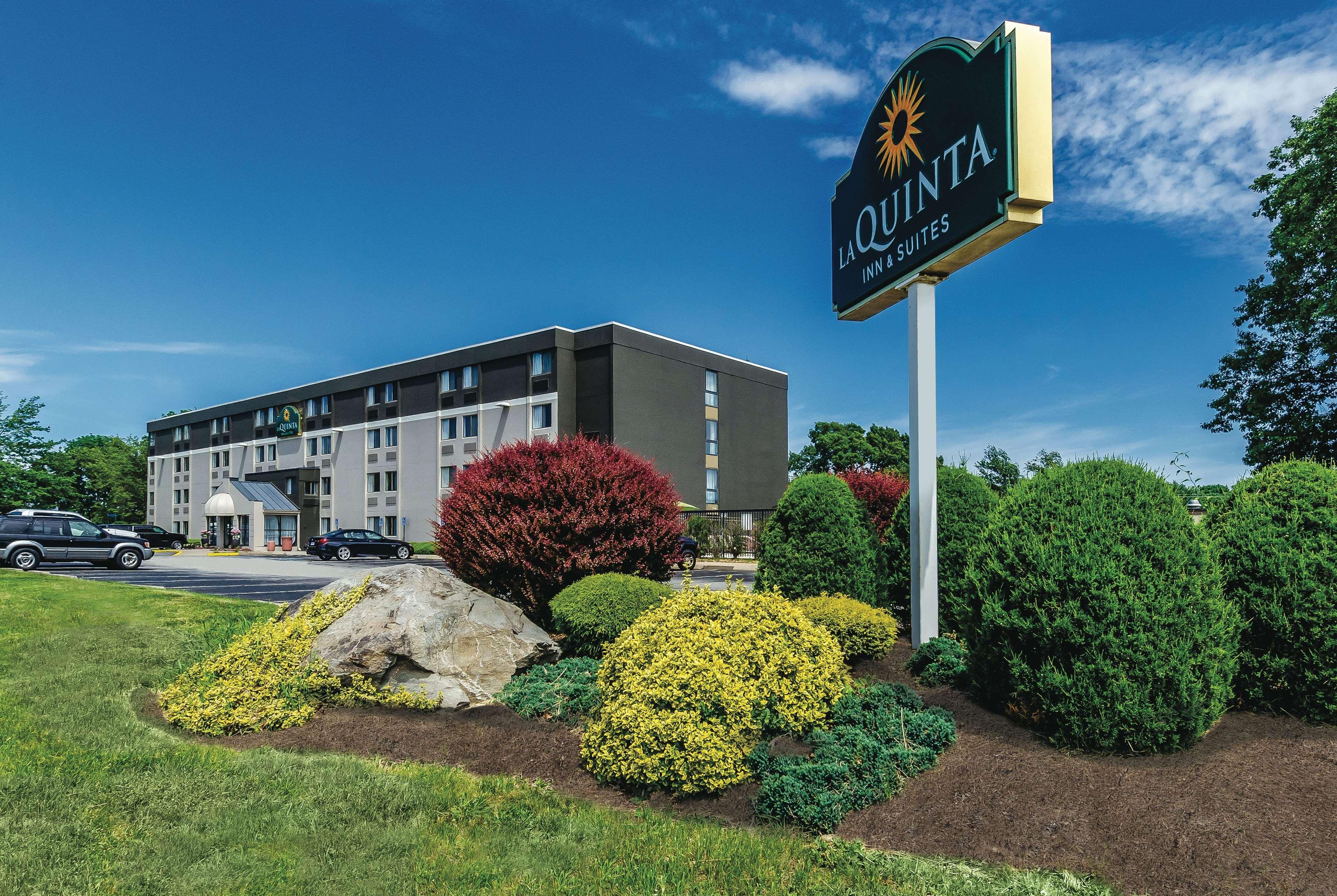 Отель La Quinta By Wyndham Warwick Providence Airport Экстерьер фото