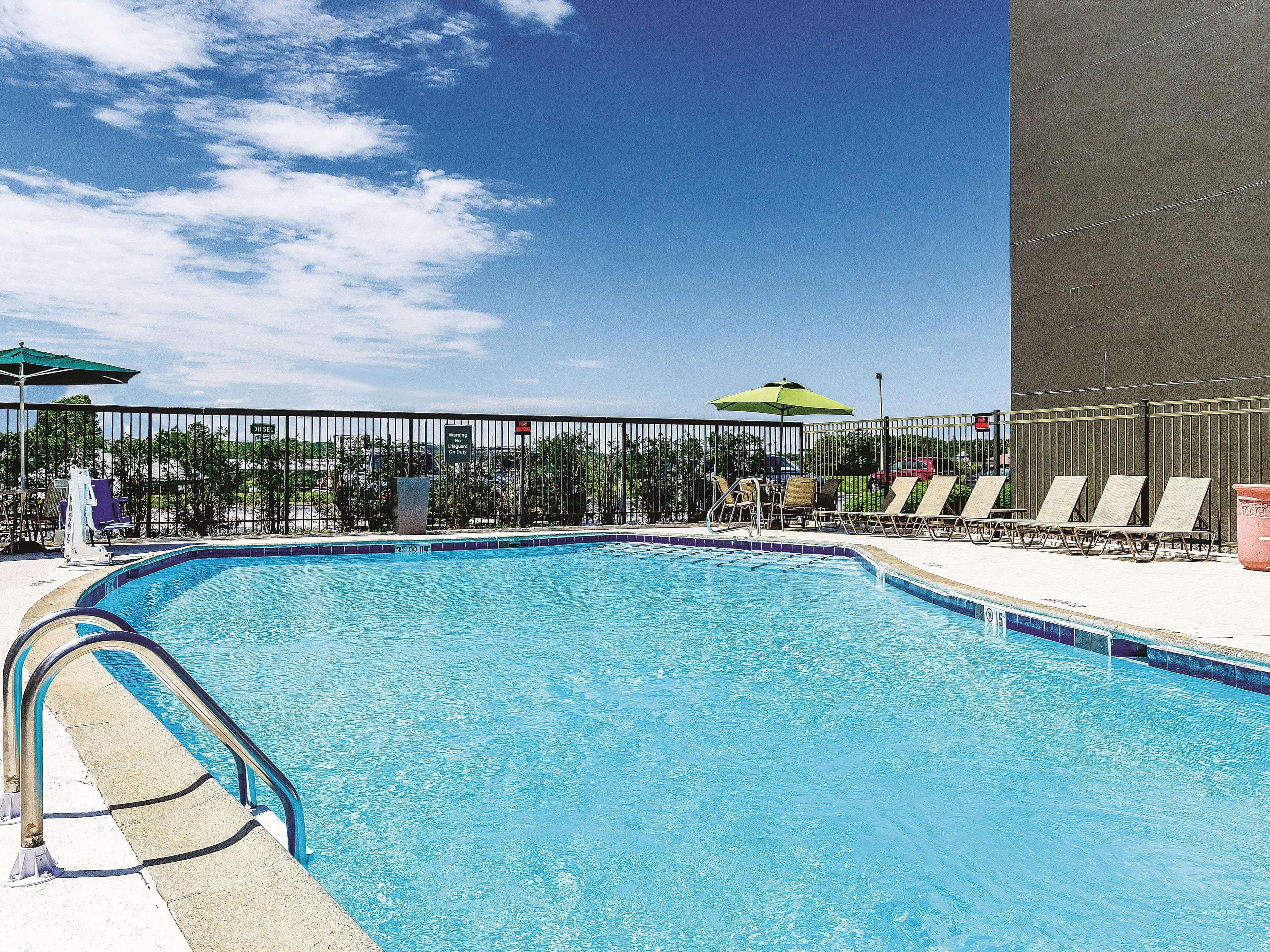Отель La Quinta By Wyndham Warwick Providence Airport Экстерьер фото