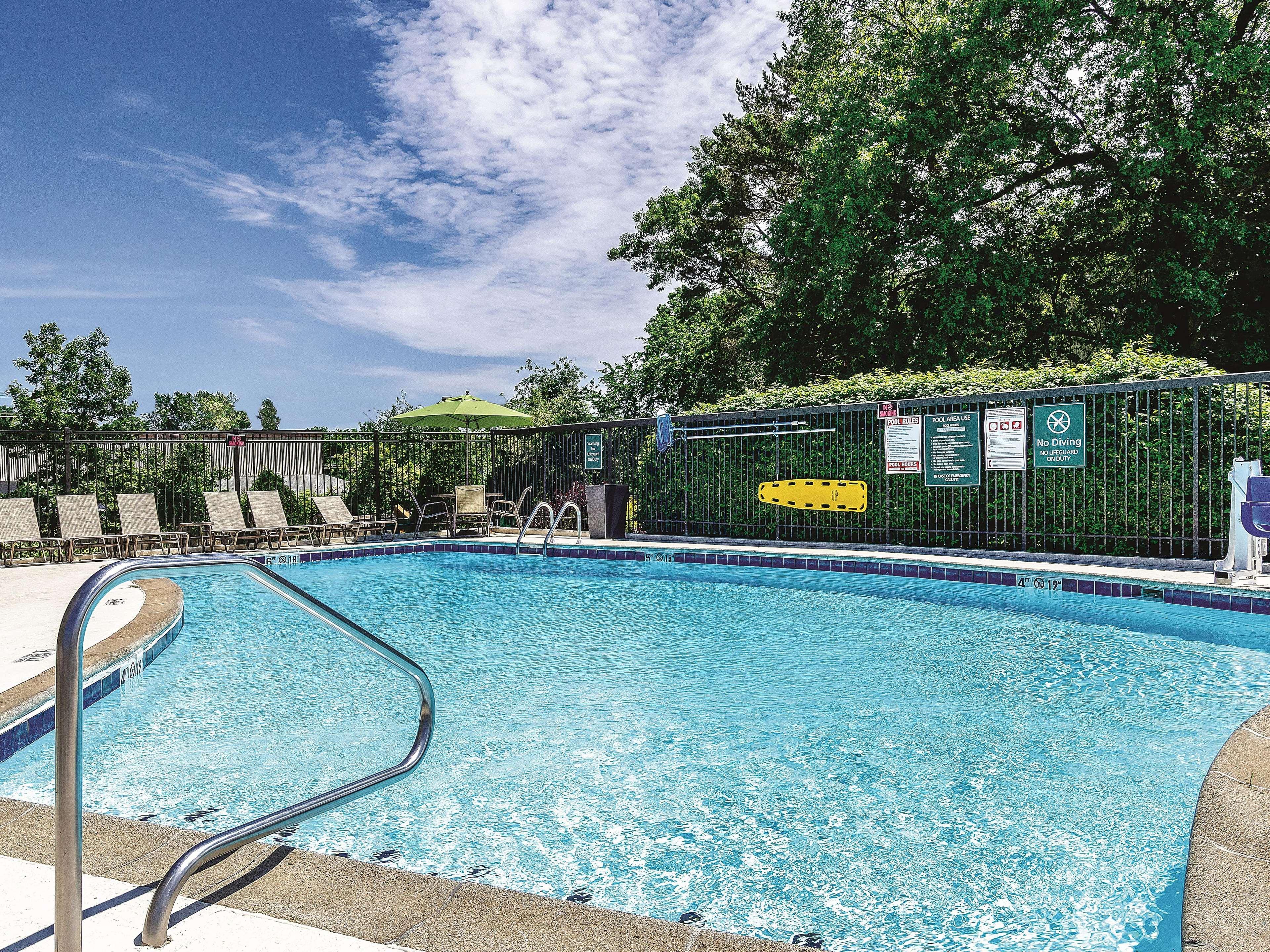Отель La Quinta By Wyndham Warwick Providence Airport Экстерьер фото
