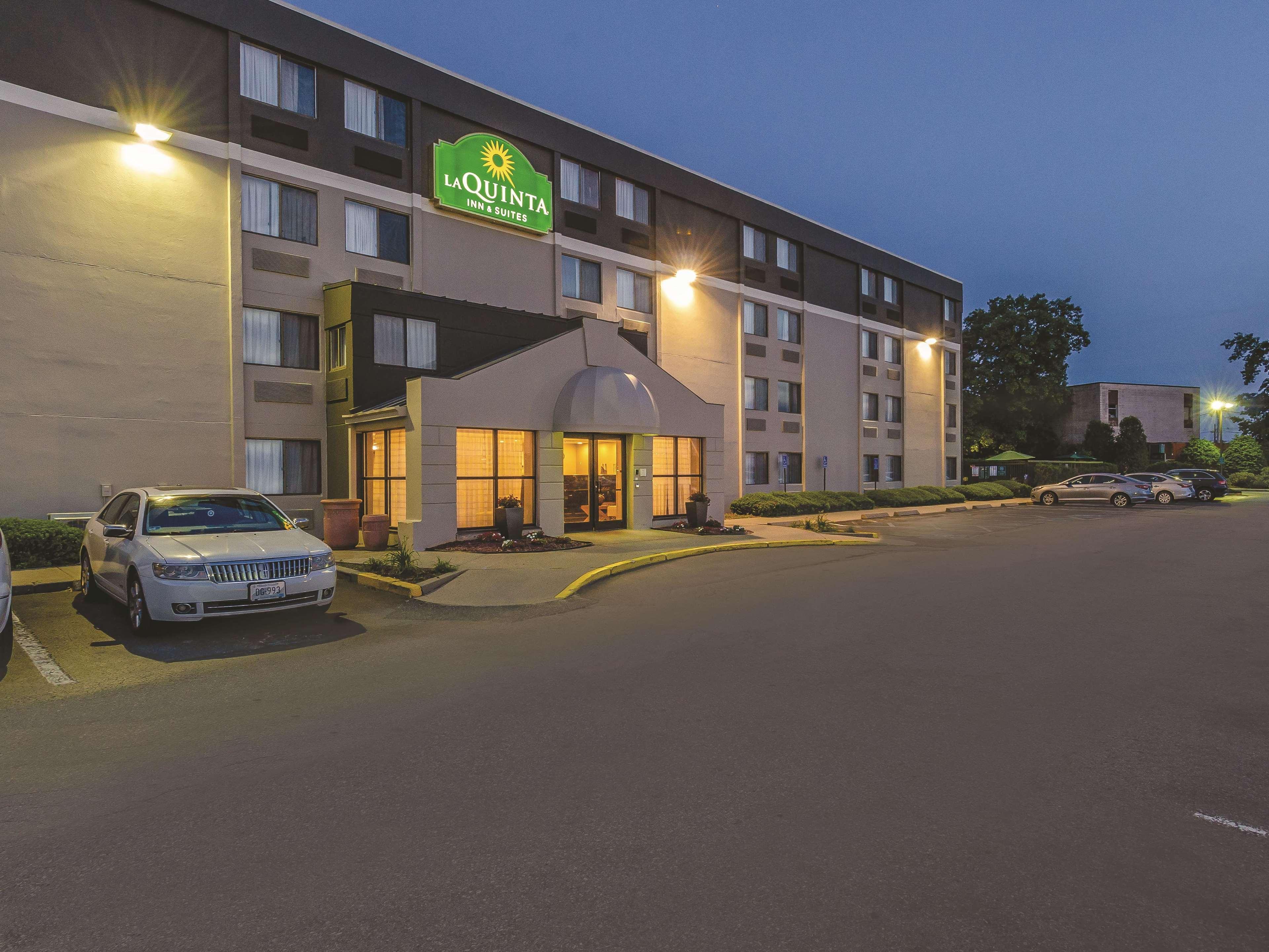Отель La Quinta By Wyndham Warwick Providence Airport Экстерьер фото