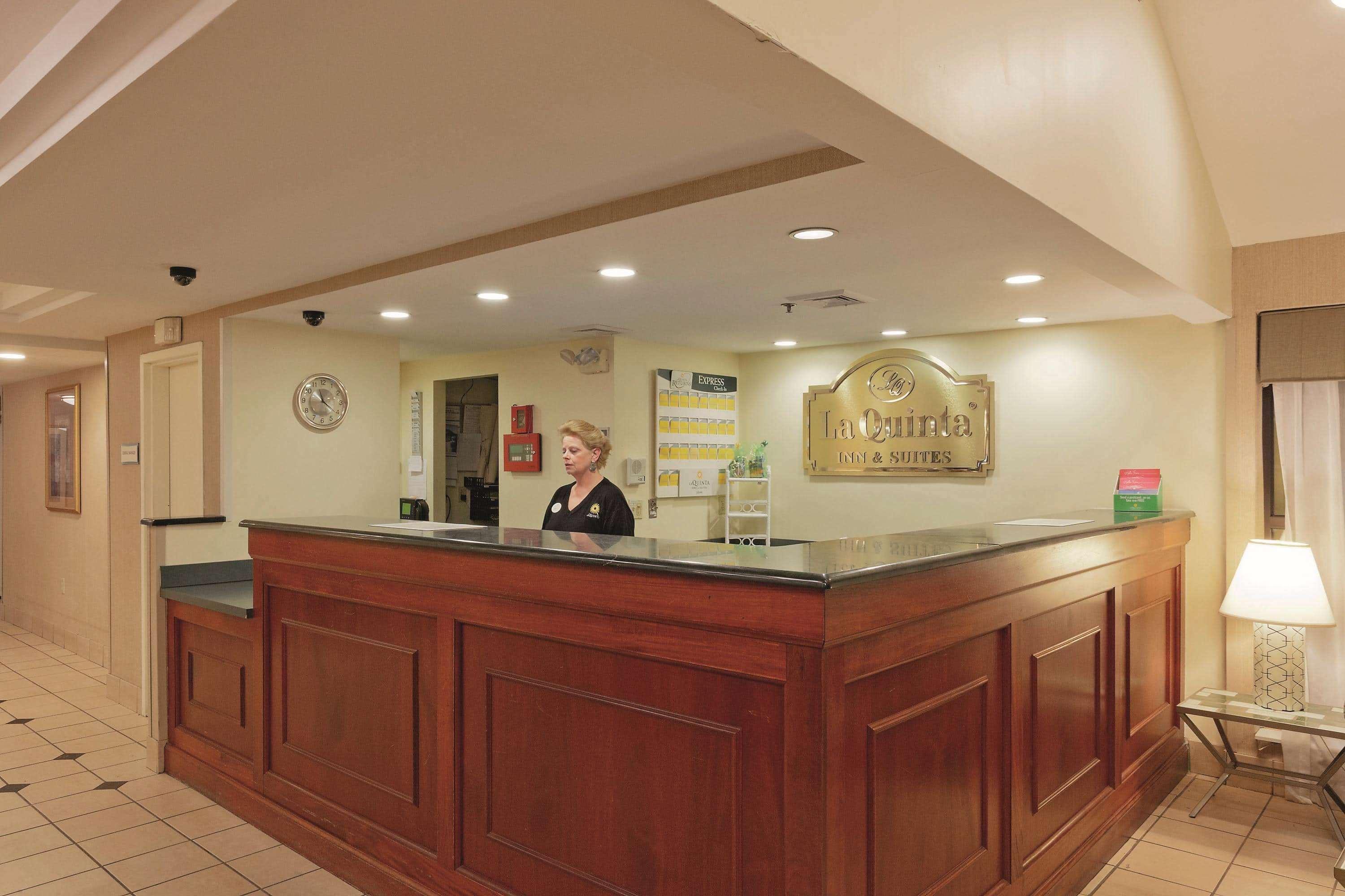 Отель La Quinta By Wyndham Warwick Providence Airport Экстерьер фото