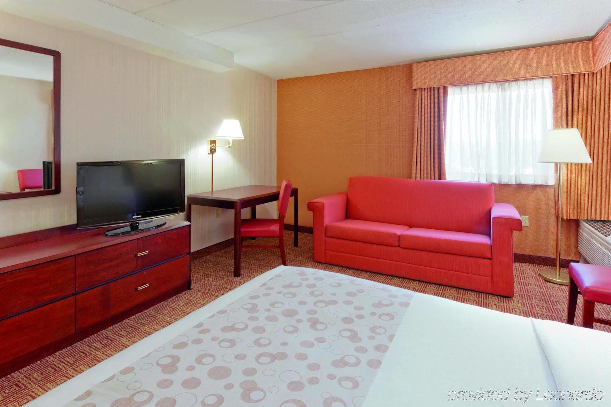 Отель La Quinta By Wyndham Warwick Providence Airport Экстерьер фото