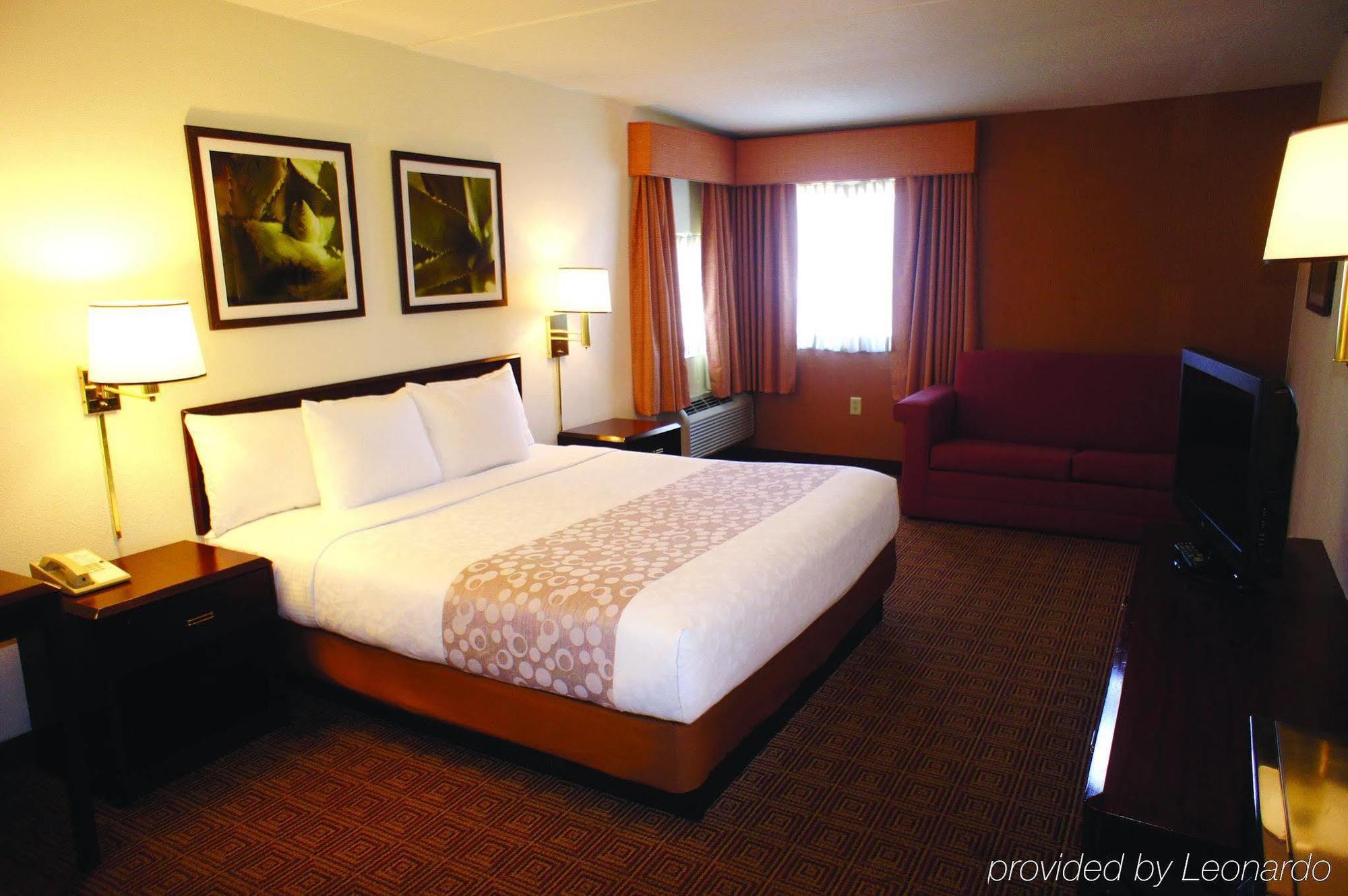 Отель La Quinta By Wyndham Warwick Providence Airport Экстерьер фото