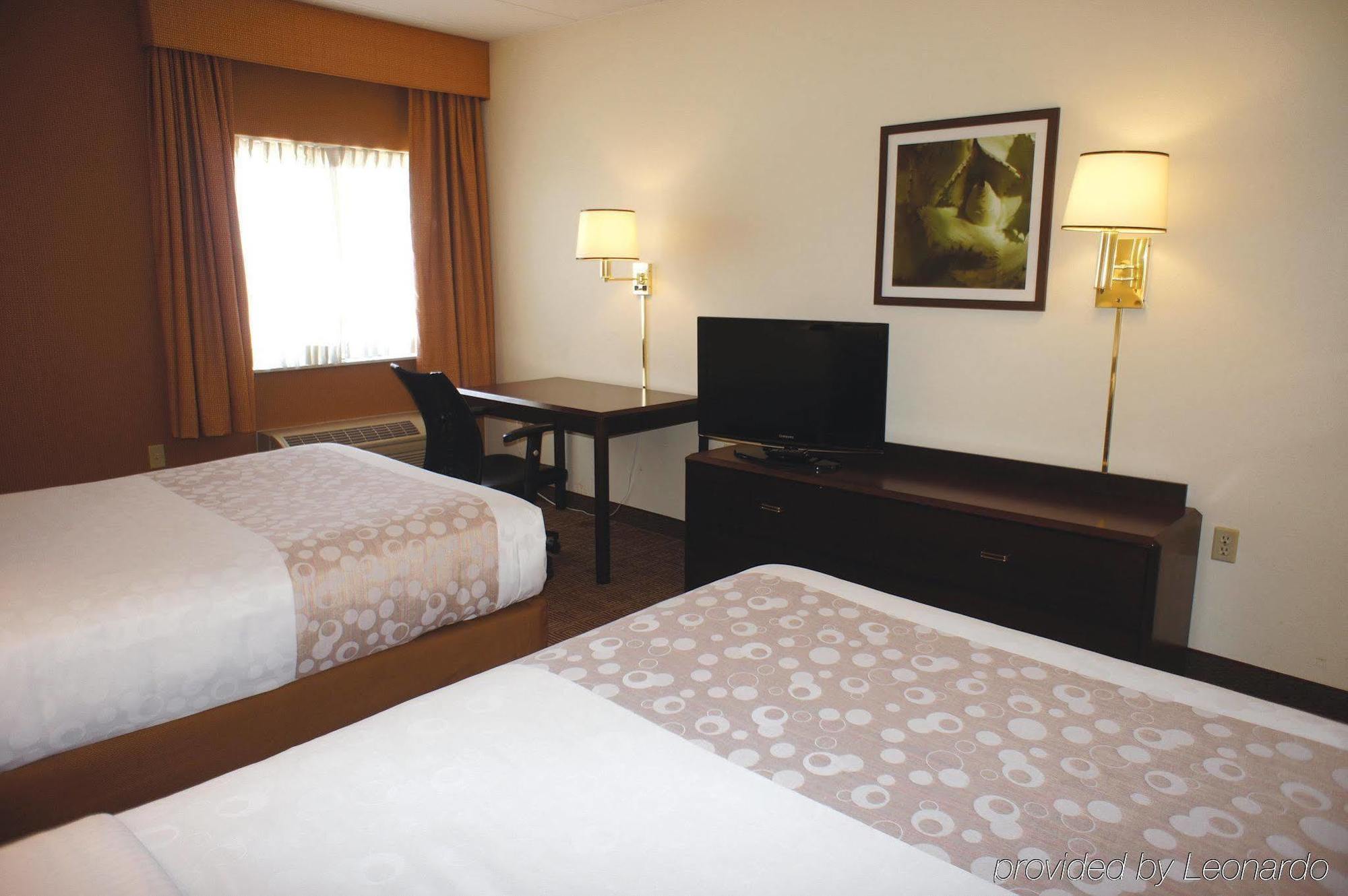 Отель La Quinta By Wyndham Warwick Providence Airport Экстерьер фото