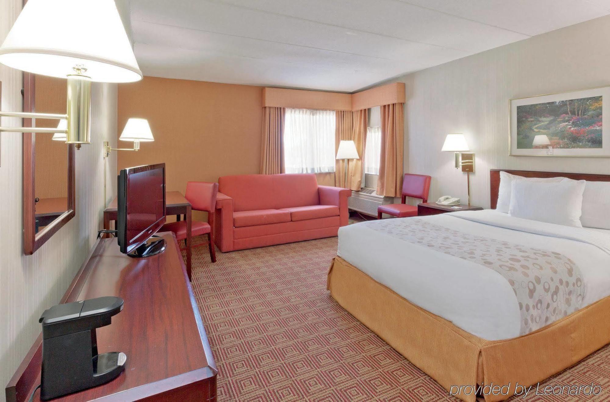 Отель La Quinta By Wyndham Warwick Providence Airport Экстерьер фото