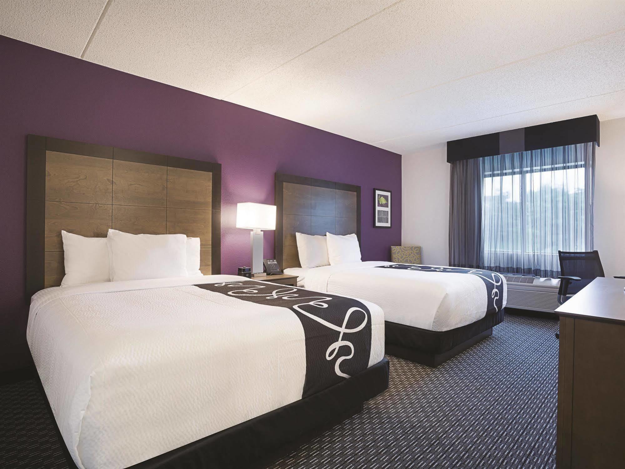 Отель La Quinta By Wyndham Warwick Providence Airport Экстерьер фото