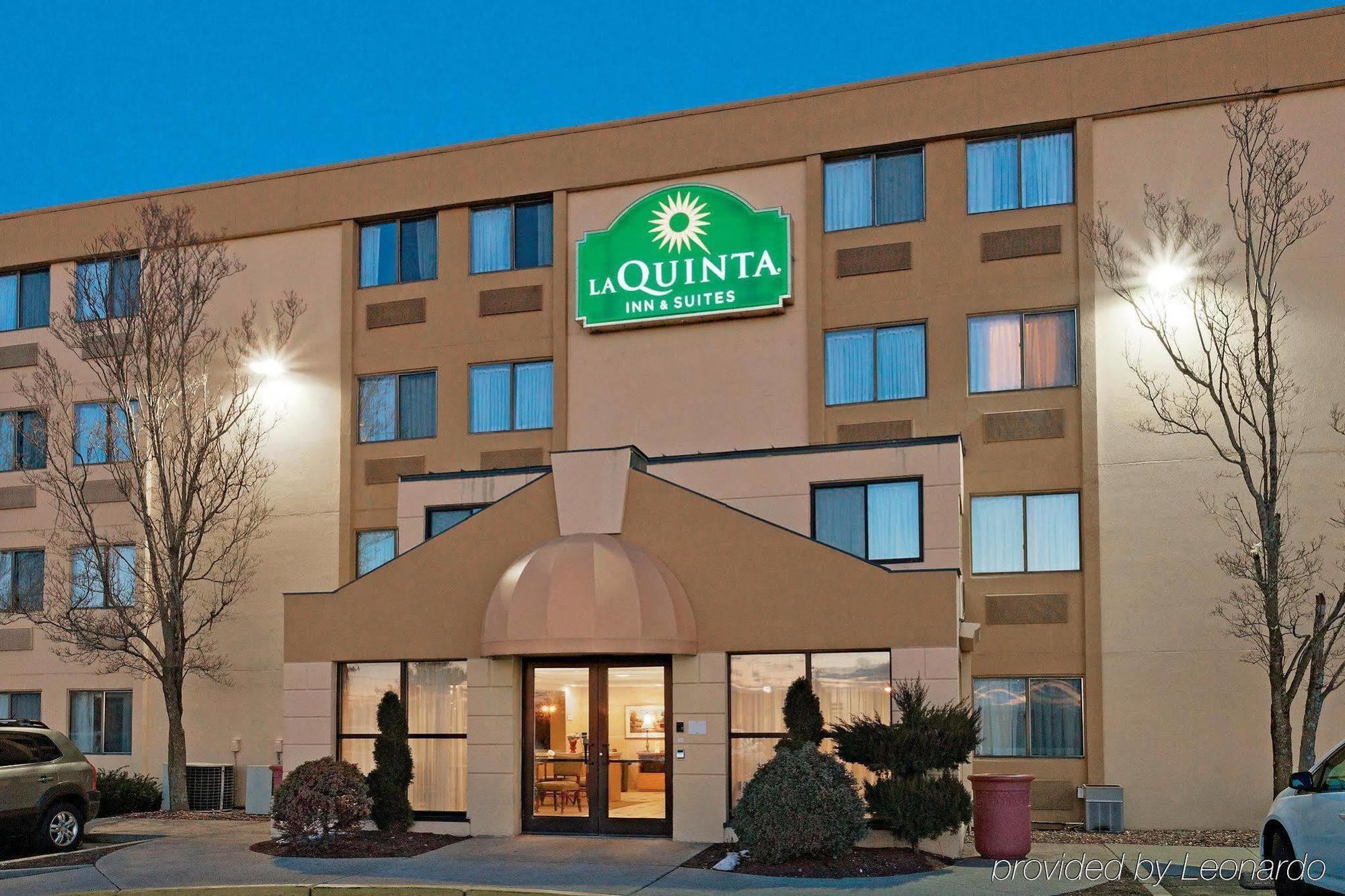 Отель La Quinta By Wyndham Warwick Providence Airport Экстерьер фото