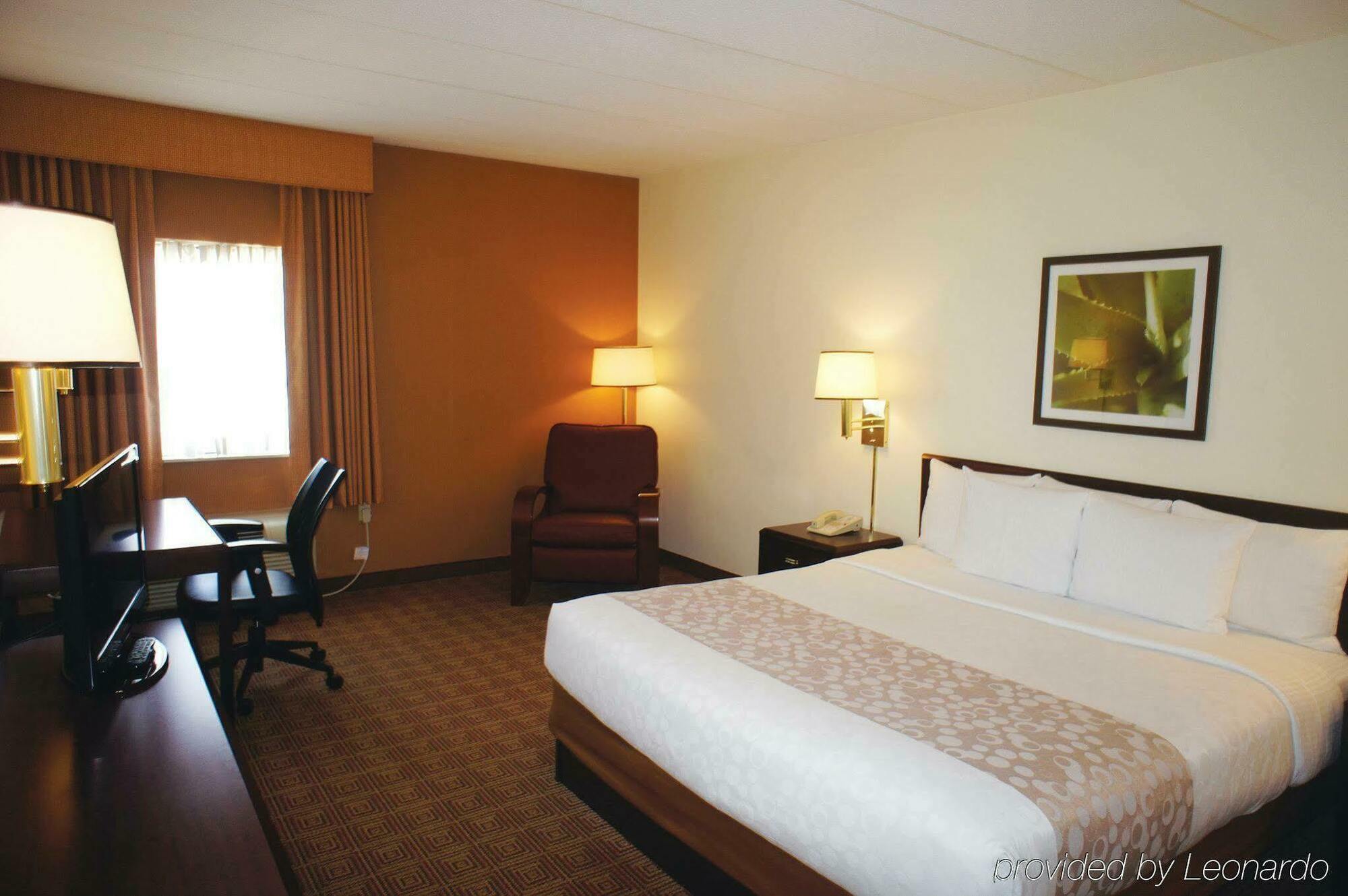 Отель La Quinta By Wyndham Warwick Providence Airport Экстерьер фото